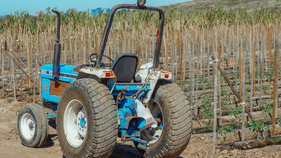 Trator agrícola usado, revisado