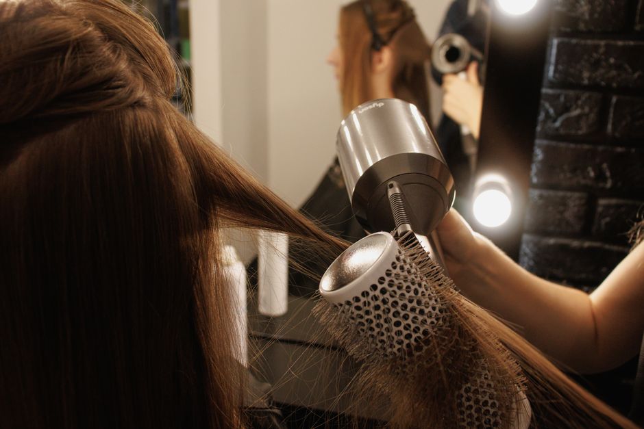 Kit de escova e secador de cabelo