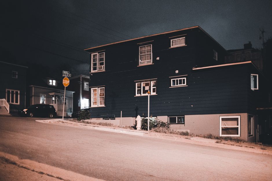 Casa de esquina, 2 vagas
