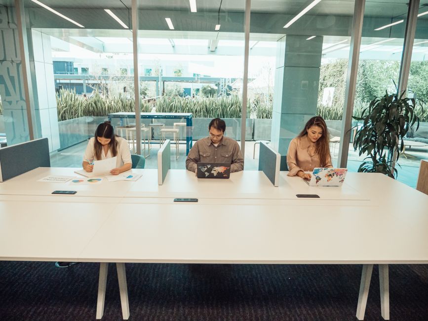 Espaço para coworking mobiliado
