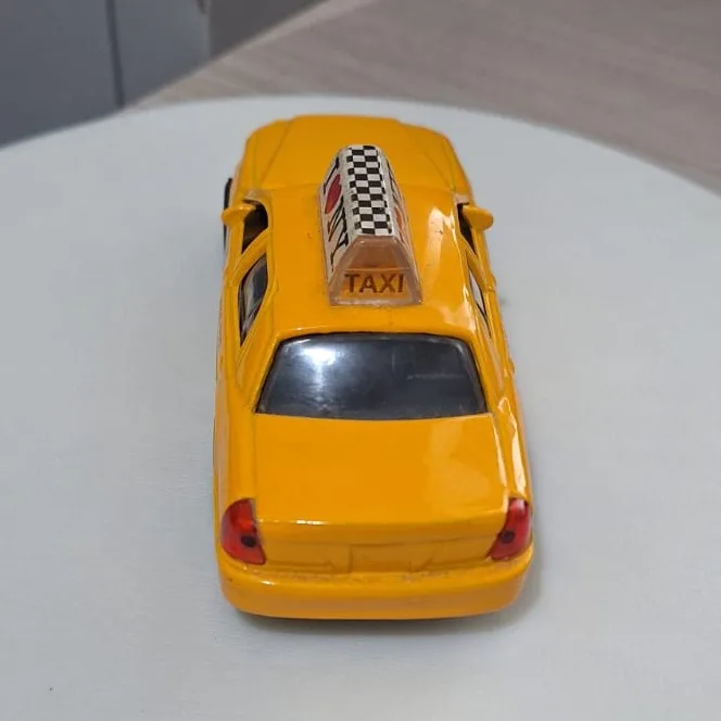 Miniatura Táxi Nova York — Fricção com Rodas de Borracha

Miniatura decorativa do clássico táxi amarelo de Nova York, com mecanismo de fricção — puxa pra trás e solta que ele dispara sozinho!

Det